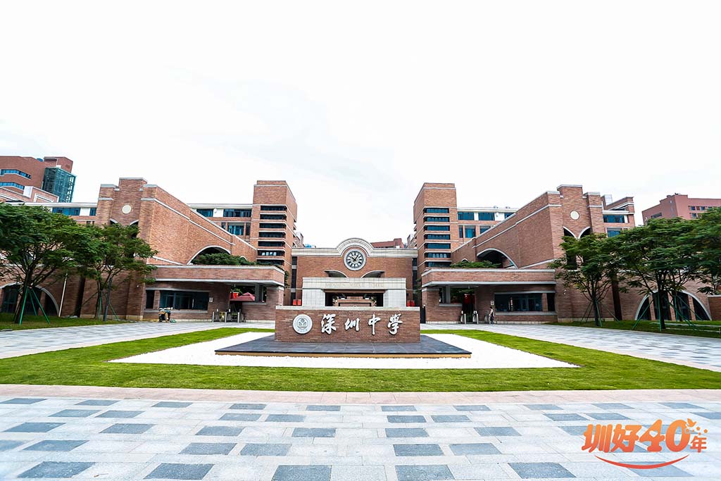 接着,深圳中学泥岗新校区和南方科技大学向网络大v们展现了深圳的校园
